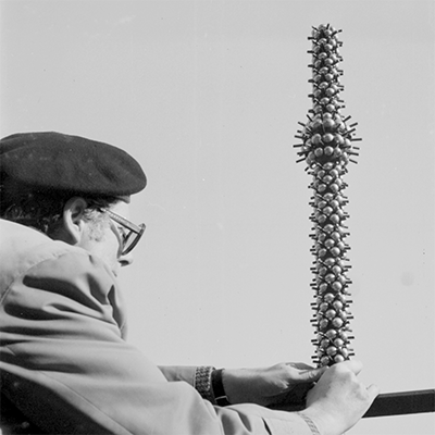 <strong>Monument, Lagos, Nigeria</strong><BR>Artist and scale model